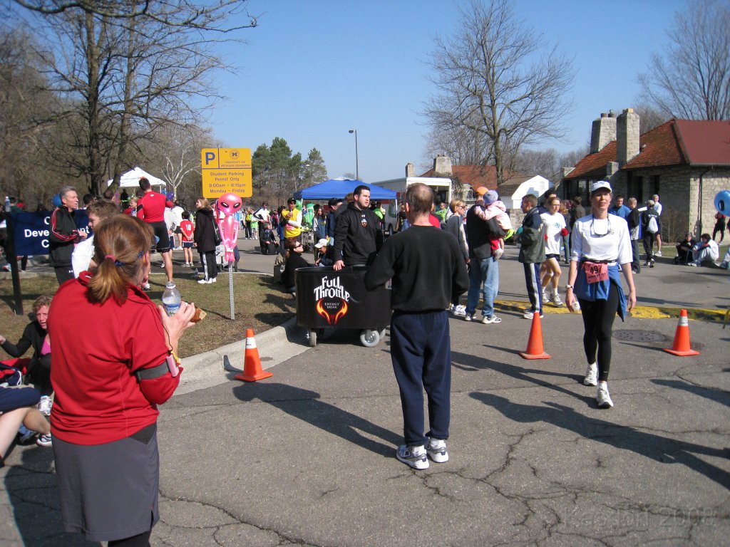 205 Martian10K_2008.jpg - On April 5, 2008 the Martians landed in Dearborn Michigan challenging the local runners to a series of races. 26.2 miles, 13.1 miles and 10K (6.1 Miles). I entered the 10K and enjoyed the out of world experience.